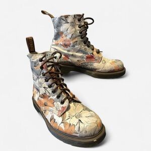 Dr. Martens Soft Leather Floral Lace-Up Pascal Combat Boots Sz 7